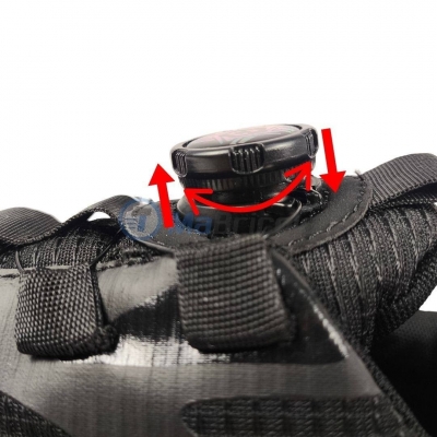 Chaussure de s&eacute;curit&eacute; en tige flyknit anti &eacute;crasement anti perforation avec syst&egrave;me de la&ccedil;age rotatif